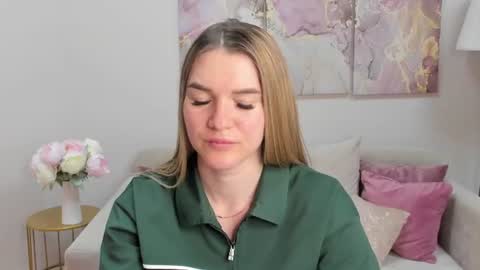 Snapshot of gwensmitt chatting on 06/15/26, 10:01 gwensmitt online show from 06/15/26, 10:01