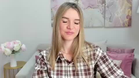 Snapshot of gwensmitt chatting on 06/20/26, 10:01 gwensmitt online show from 06/20/26, 10:01