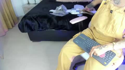 Snapshot of gyal_8_ chatting on 11/29/25, 03:20 gyal_8_ online show from 11/29/25, 03:20