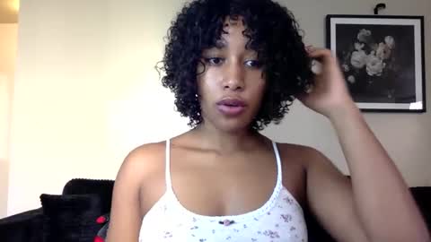 Snapshot of gyalxoxo chatting on 12/18/25, 03:40 gyalxoxo online show from 12/18/25, 03:40