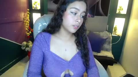 gygy_fox_09 online show from 04/14/26, 05:52