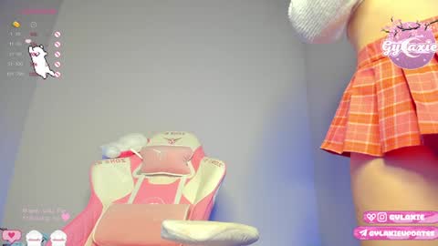 Snapshot of gylaxie chatting on 12/02/24, 12:18 online show from 12/02/24, 12:18