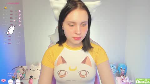 Snapshot of gylaxie chatting on 12/12/24, 01:17 online show from 12/12/24, 01:17