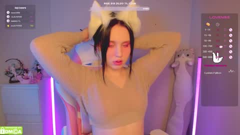 Snapshot of gylaxie chatting on 02/12/25, 09:10 online show from 02/12/25, 09:10