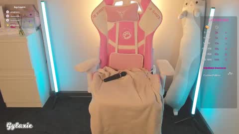 Snapshot of gylaxie chatting on 03/08/25, 09:39 online show from 03/08/25, 09:39