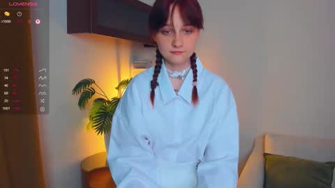 Kelly  Lilly online show from 09/14/25, 06:51
