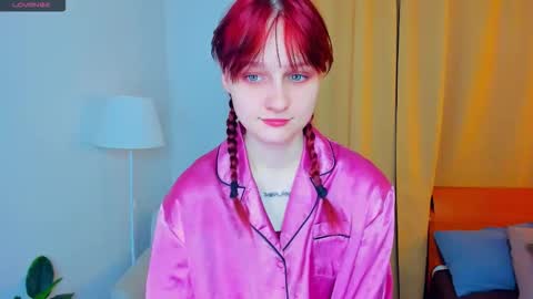 Kelly  Lilly online show from 11/01/25, 06:54