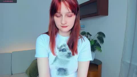 Kelly  Lilly online show from 11/25/25, 06:41