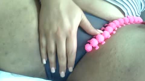 h0n3yb333 online show from 10/09/25, 08:18