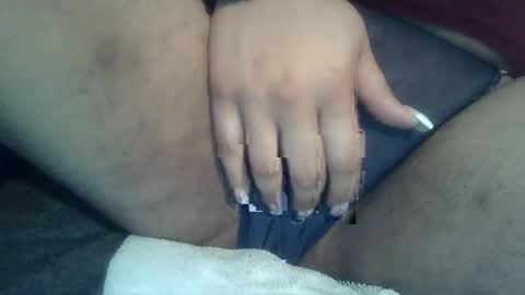 Snapshot of h0n3yb333 chatting on 12/02/25, 02:50 h0n3yb333 online show from 12/02/25, 02:50