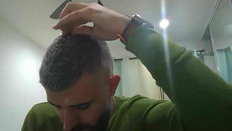 Snapshot of h0nest84 chatting on 12/23/25, 06:33 h0nest84 online show from 12/23/25, 06:33