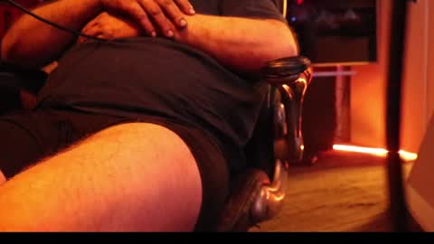 Snapshot of h0tttsteel chatting on 12/18/24, 07:04 h0tttsteel online show from 12/18/24, 07:04