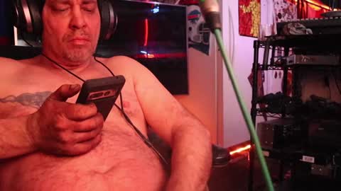 Snapshot of h0tttsteel chatting on 01/03/25, 12:30 h0tttsteel online show from 01/03/25, 12:30