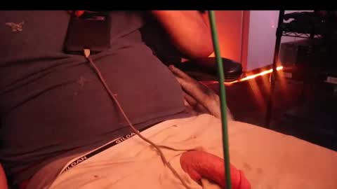 Snapshot of h0tttsteel chatting on 01/05/25, 08:32 h0tttsteel online show from 01/05/25, 08:32