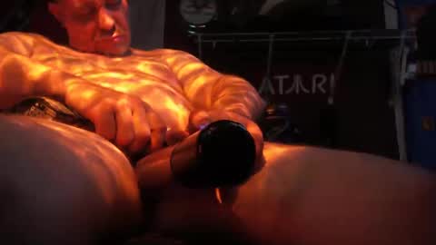 Snapshot of h0tttsteel chatting on 10/14/25, 11:44 h0tttsteel online show from 10/14/25, 11:44