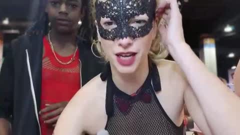 H0twife4Life online show from 04/11/26, 12:15