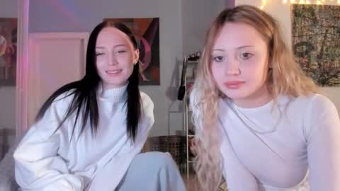 Snapshot of h1ppies chatting on 12/16/25, 11:54 Ashleyblonde Ellies brunnette online show from 12/16/25, 11:54