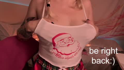 Snapshot of h2h0e chatting on 02/09/25, 03:00 Lana online show from 02/09/25, 03:00