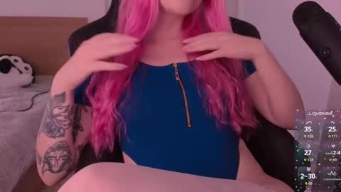 Snapshot of h2h0e chatting on 02/08/26, 08:01 Lana online show from 02/08/26, 08:01