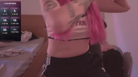 Snapshot of h2h0e chatting on 02/14/26, 09:44 Lana online show from 02/14/26, 09:44