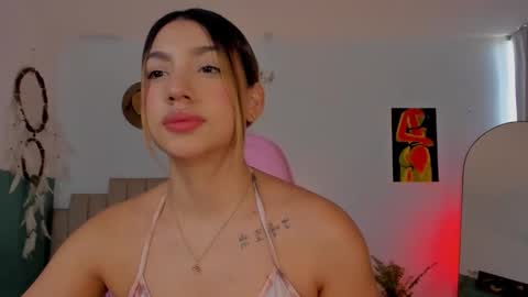 Snapshot of h3y_mia3 chatting on 03/23/26, 06:12 Paulina online show from 03/23/26, 06:12