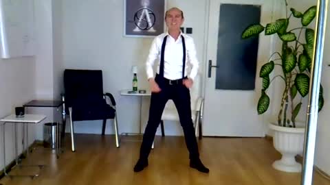Snapshot of h_blackwood chatting on 05/03/26, 05:30 H. Blackwood online show from 05/03/26, 05:30