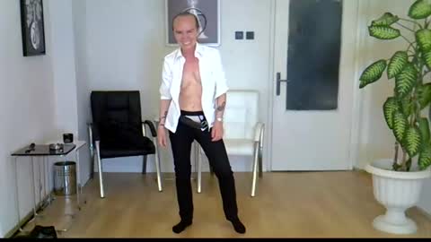 Snapshot of h_blackwood chatting on 06/03/26, 06:46 H. Blackwood online show from 06/03/26, 06:46