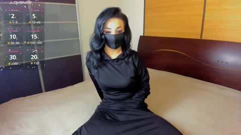 Linda online show from 03/11/25, 02:10