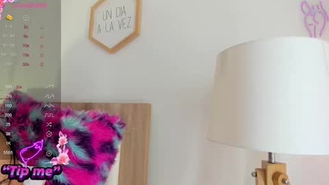 Hadid online show from 11/20/25, 06:40