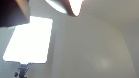 Hadid online show from 03/09/26, 07:07