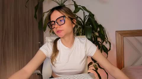 Hailey online show from 11/20/25, 11:26