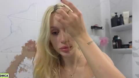 Snapshot of hailey_would chatting on 10/21/25, 10:10 hailey_would online show from 10/21/25, 10:10