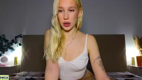 Snapshot of hailey_would chatting on 06/15/26, 10:01 hailey_would online show from 06/15/26, 10:01