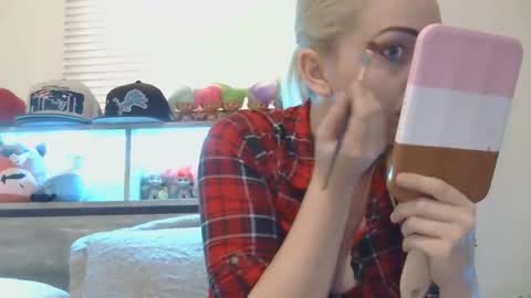 Hailey and d online show from 11/22/25, 09:36