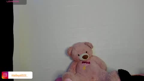Hailey online show from 04/28/26, 01:04