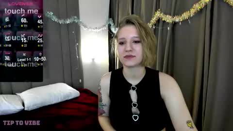 Snapshot of haileyfoxy chatting on 12/31/24, 05:11 Hailey online show from 12/31/24, 05:11