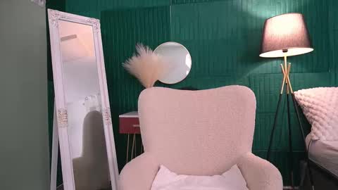 Hailey online show from 11/12/25, 03:51