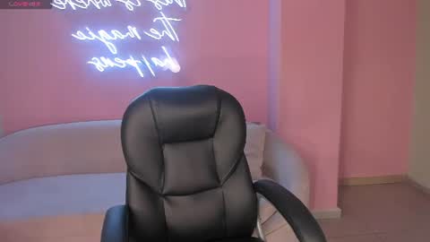 Snapshot of haileyross_ chatting on 07/12/26, 10:34 Hailey online show from 07/12/26, 10:34