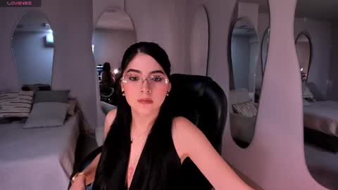Snapshot of haileyross_ chatting on 07/19/26, 10:35 Hailey online show from 07/19/26, 10:35