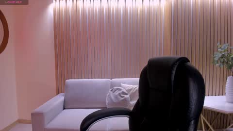 Snapshot of haileyross_ chatting on 07/26/26, 11:33 Hailey online show from 07/26/26, 11:33