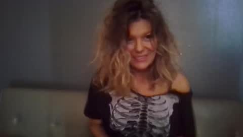 Snapshot of haileys123 chatting on 10/31/25, 05:25 Hailey online show from 10/31/25, 05:25