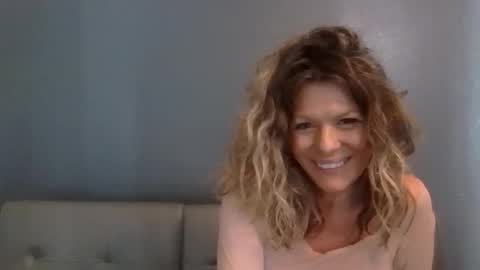Snapshot of haileys123 chatting on 11/10/25, 07:24 Hailey online show from 11/10/25, 07:24