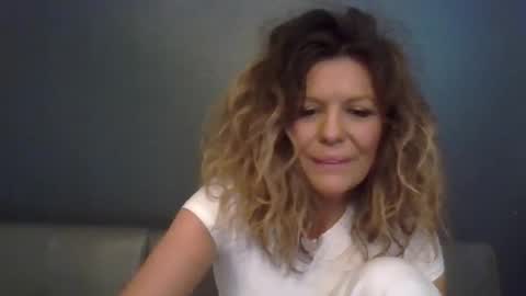 Snapshot of haileys123 chatting on 11/14/25, 09:24 Hailey online show from 11/14/25, 09:24