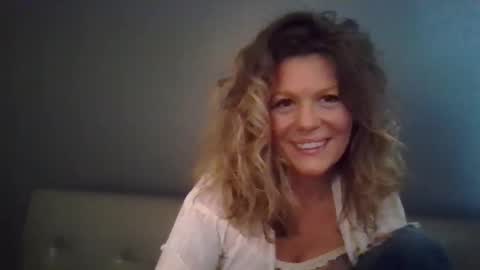 Snapshot of haileys123 chatting on 11/27/25, 06:21 Hailey online show from 11/27/25, 06:21