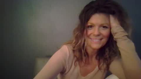 Snapshot of haileys123 chatting on 12/14/25, 08:35 Hailey online show from 12/14/25, 08:35