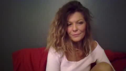 Snapshot of haileys123 chatting on 12/19/25, 01:45 Hailey online show from 12/19/25, 01:45