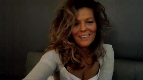 Snapshot of haileys123 chatting on 01/08/26, 06:10 Hailey online show from 01/08/26, 06:10