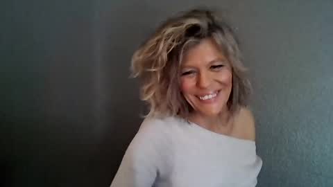 Snapshot of haileys123 chatting on 02/16/26, 07:54 Hailey online show from 02/16/26, 07:54