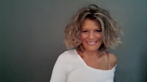 Snapshot of haileys123 chatting on 02/25/26, 06:28 Hailey online show from 02/25/26, 06:28