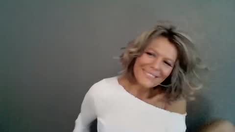 Snapshot of haileys123 chatting on 02/27/26, 06:52 Hailey online show from 02/27/26, 06:52